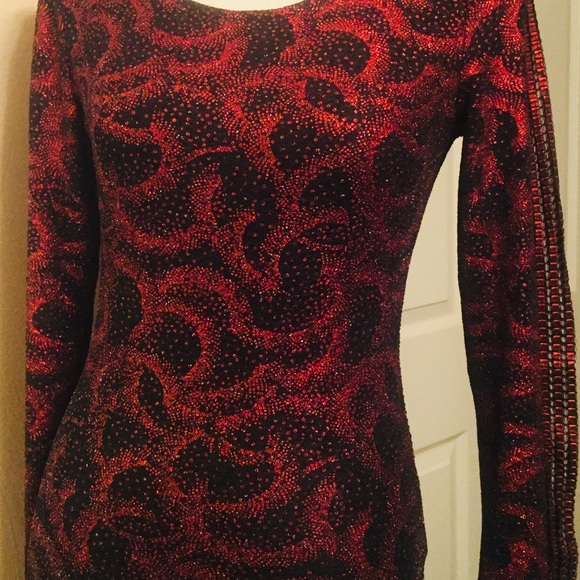 Red Black Metallic Scoop Neck Mesh Back Detailed Top - Picture 2 of 6